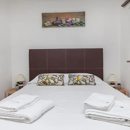 Governors Row Studios Lagos Room photo