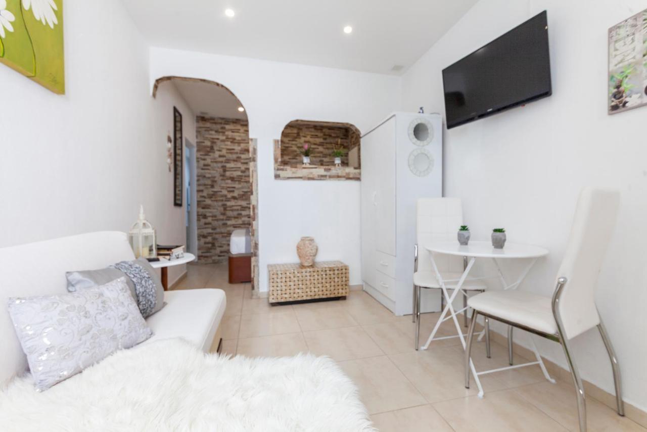 Governors Row Apartment *