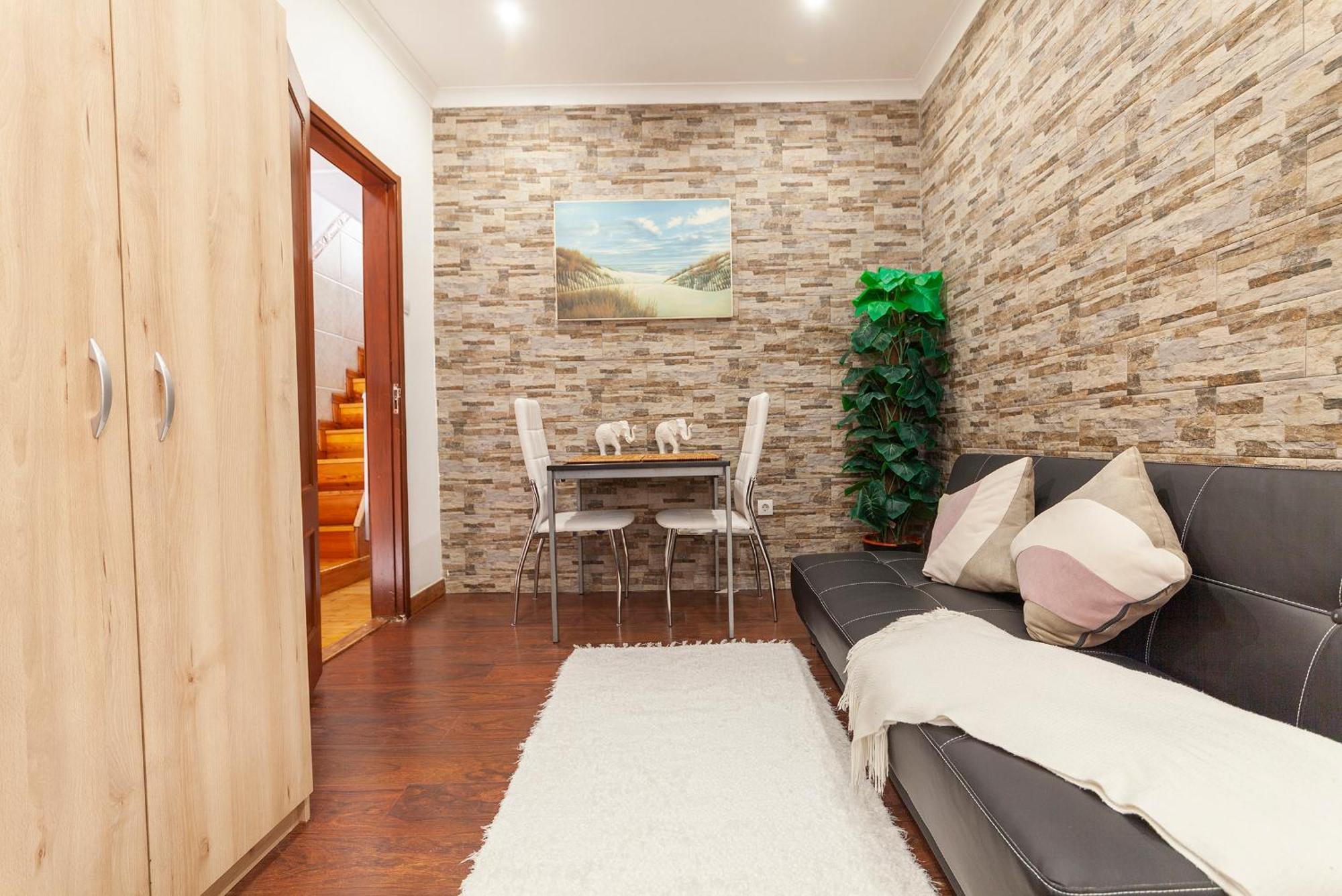 Governors Row Apartment *